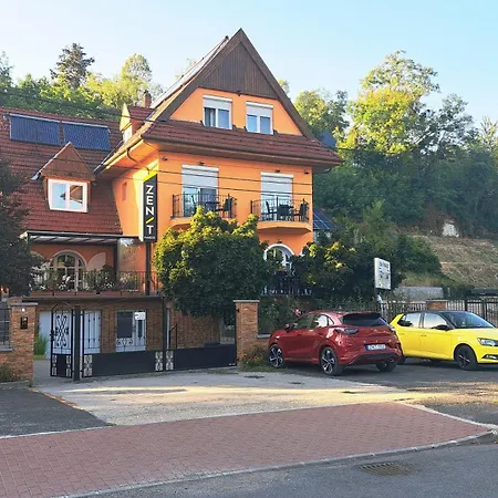 Zenit Panzió Frühstückspension