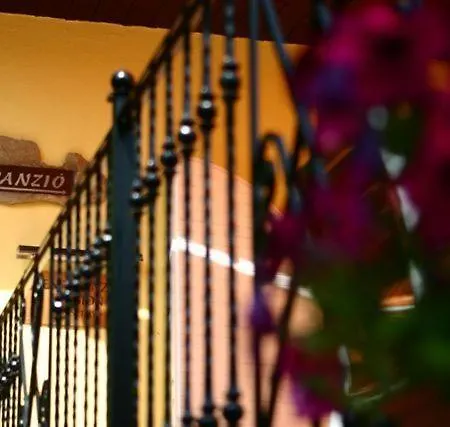 Alojamento de Acomodação e Pequeno-almoço Zenit Panzió Miskolc