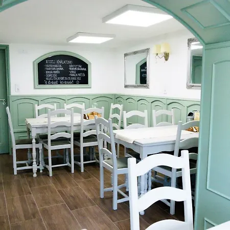 Zenit Panzio Couette-café