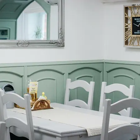 Alojamento de Acomodação e Pequeno-almoço Zenit Panzió Miskolc