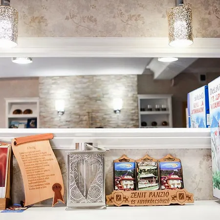 Zenit Panzió Alojamento de Acomodação e Pequeno-almoço 3*